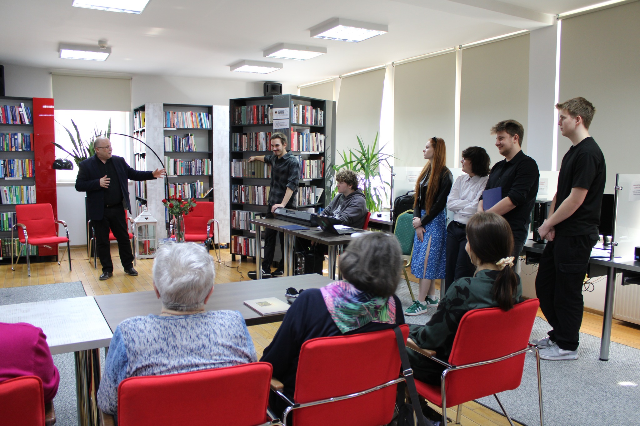 Read more about the article Dzień Kobiet w Miejskiej Bibliotece Publicznej