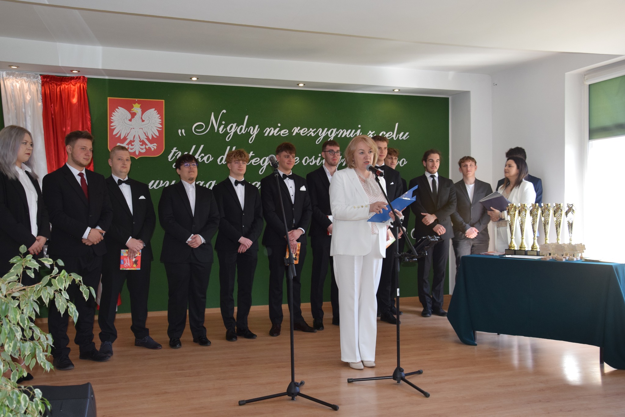 Read more about the article Pożegnanie maturzystów